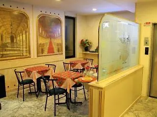 ***  Hotel Vienna Милан Италия